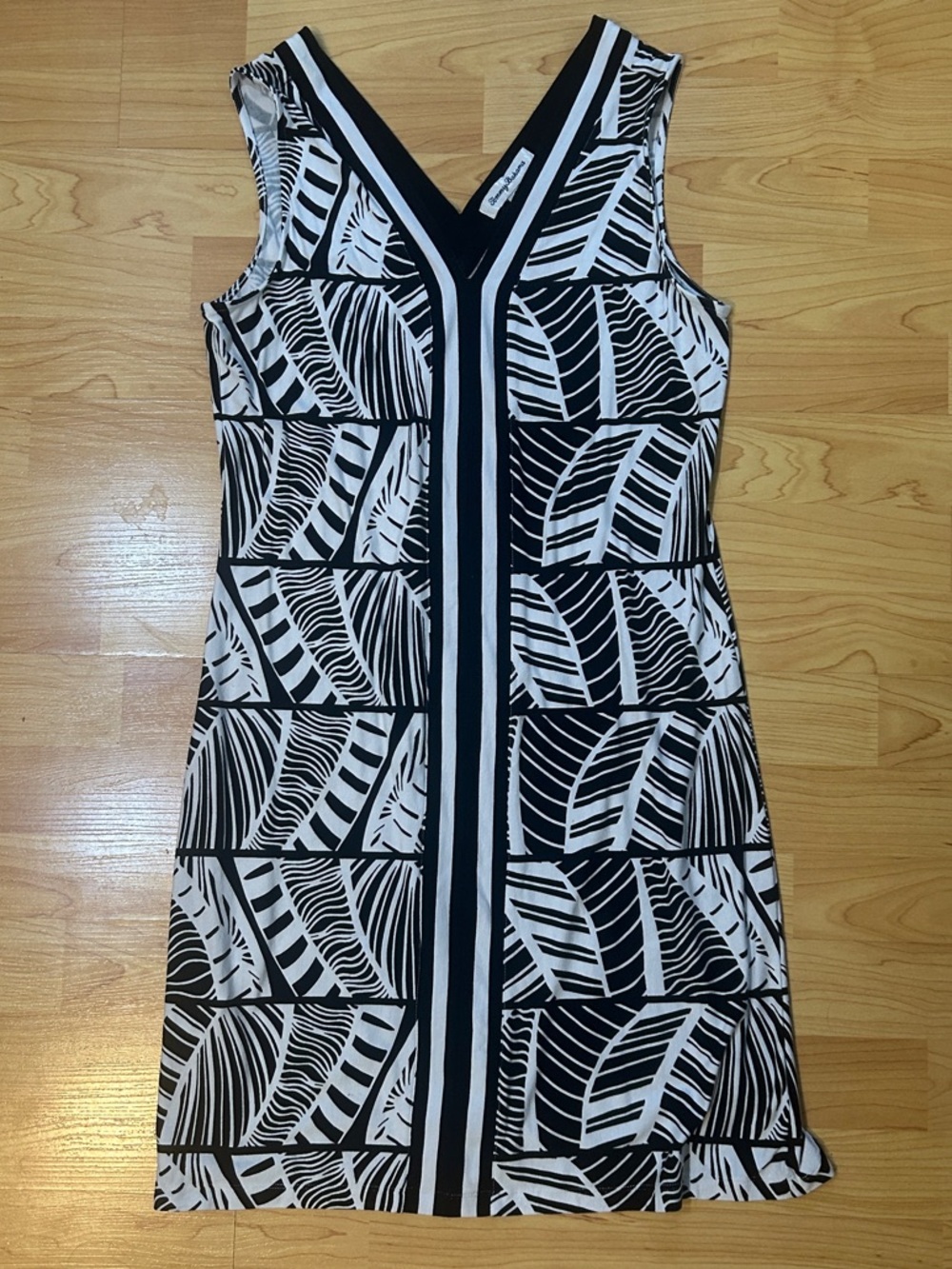 Tommy Bahama Black & White Sleeveless V-Neck Midi Dress